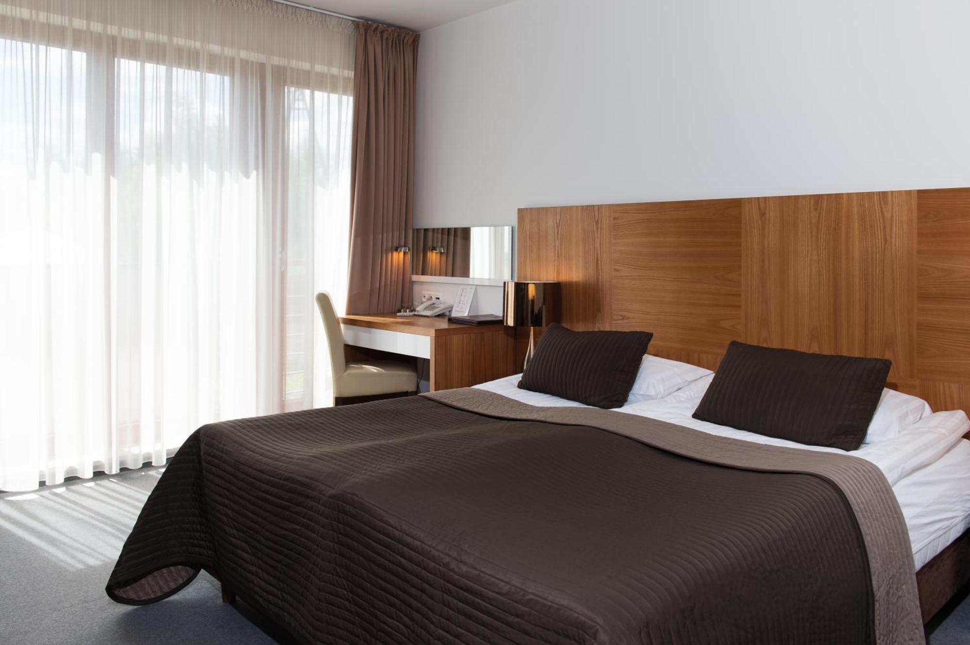קושצ'יז'נה Bazuny Hotel&Spa מראה חיצוני תמונה